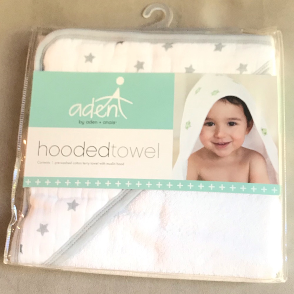 Aden + anais hooded towel white/silver stars